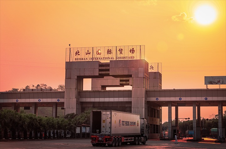 立异通关模式 提升通关时效，口岸经济一连发力
