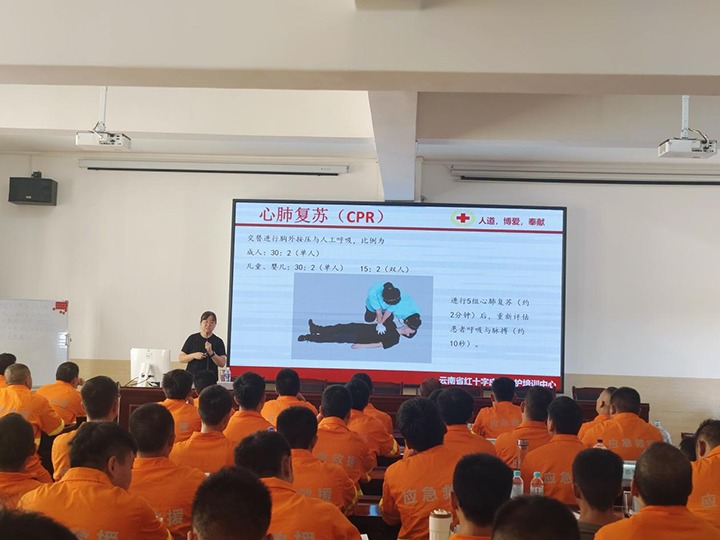 抢救培训“实时雨”，云南省红十字会泽润矿山救援新苗